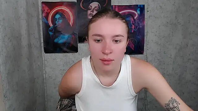 JuliaTopp  online show from September 15, 2025, 7:36 pm