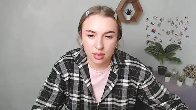 JuliaTopp  online show from September 26, 2025, 10:41 am