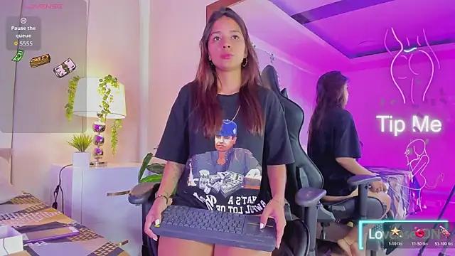 mia rousse25 online show from March 14, 2026, 4:23 pm