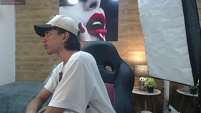 markbowie online show from April 19, 2026, 3:44 pm