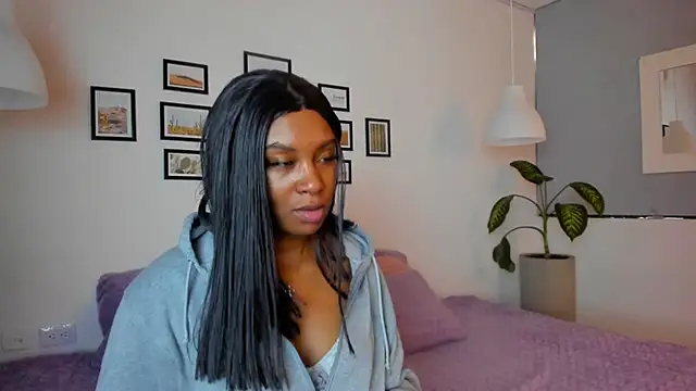 Coco joness online show from December 4, 2025, 7:44 pm