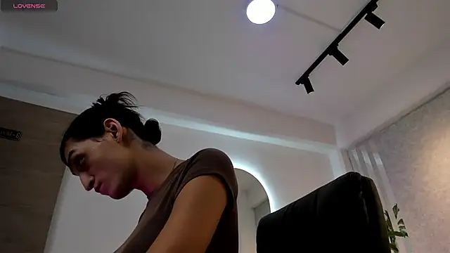 lily cash1 online show from February 10, 2026, 1:04 pm