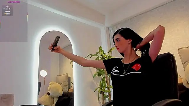 lily cash1 online show from February 25, 2026, 2:37 pm