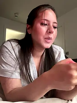 laylabliss online show from November 12, 2025, 2:28 pm