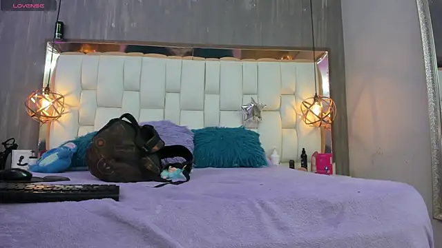 Foxxy Doll online show from April 20, 2026, 2:53 pm