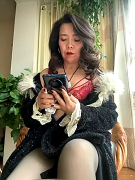 anna yngs online show from November 14, 2025, 8:57 am