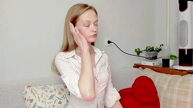 Kara smalltits online show from May 13, 2026, 12:46 pm