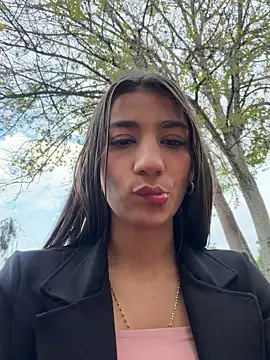 -juicy  online show from February 15, 2026, 10:28 pm