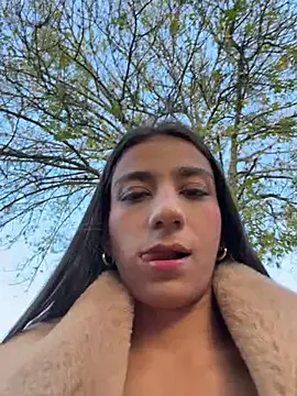 -juicy  online show from March 1, 2026, 10:45 pm