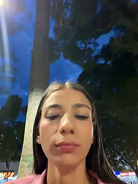 -juicy  online show from April 10, 2026, 11:20 pm