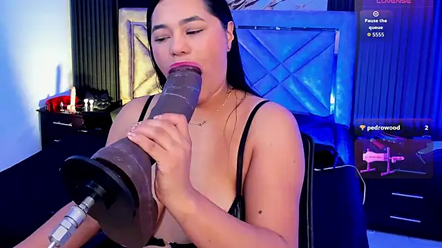 Issafoxx online show from October 27, 2025, 12:09 pm