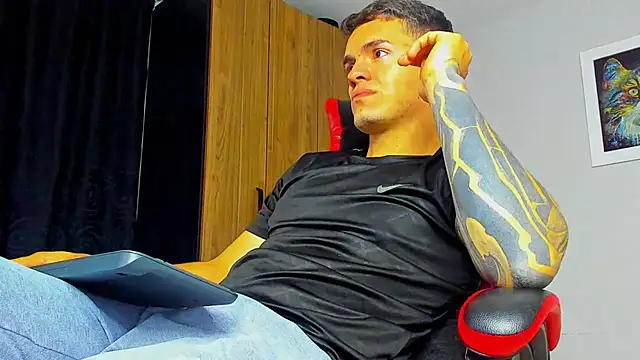 ALPHA DOMINUS  online show from October 7, 2025, 3:20 pm