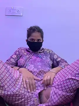 misharani00 online show from October 6, 2025, 12:46 pm