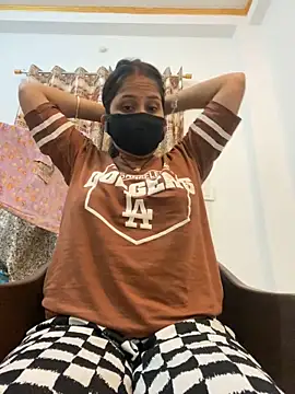 misharani00 online show from October 17, 2025, 1:03 pm