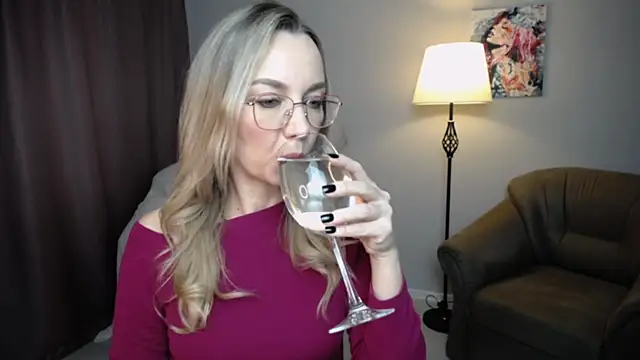 Ava Elior online show from October 31, 2025, 10:38 am