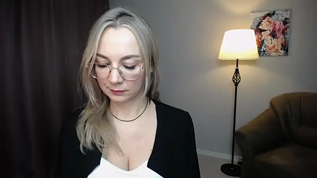 Ava Elior online show from November 28, 2025, 10:07 am