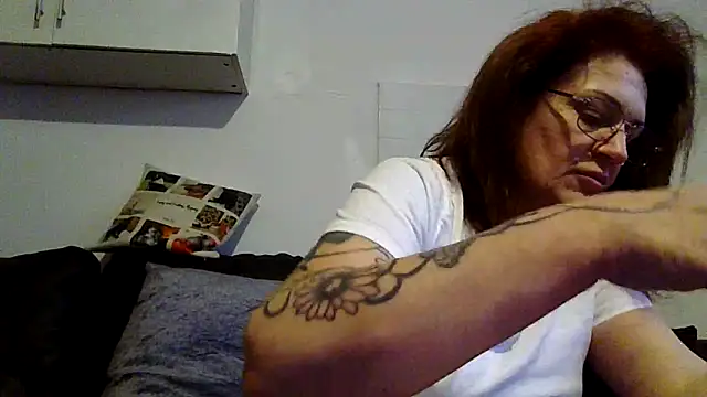 RubyyRosee online show from April 18, 2026, 5:55 am