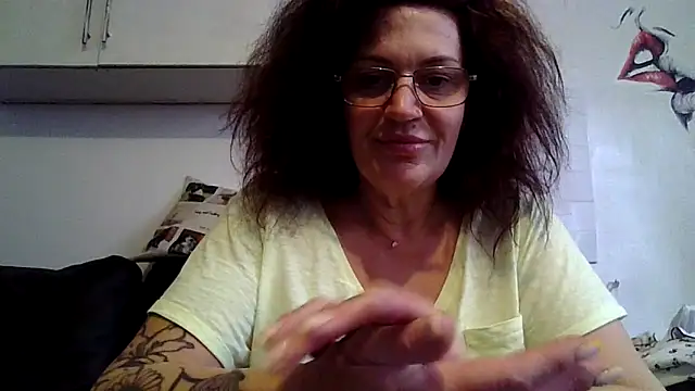 RubyyRosee online show from April 19, 2026, 9:41 am