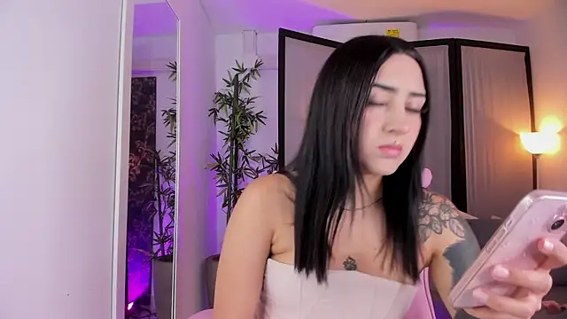 ChloeShade online show from December 2, 2025, 5:08 pm