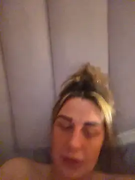 Snapshot of Sophrob96x chatting on January 10, 2026, 4:14 am Sophrob96x online show from January 10, 2026, 4:14 am