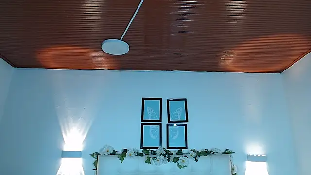 Megan 05  online show from October 9, 2025, 7:01 pm