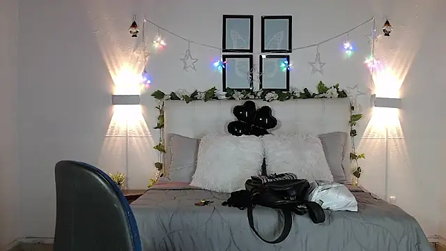 Megan 05  online show from January 11, 2026, 7:41 pm