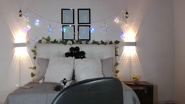 Megan 05  online show from March 25, 2026, 6:58 pm