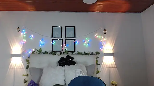 Megan 05  online show from April 10, 2026, 6:45 pm