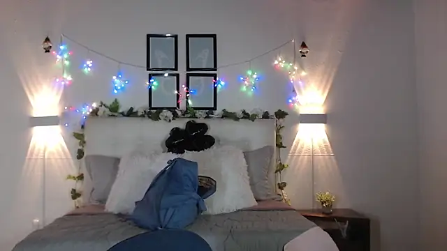 Megan 05  online show from April 11, 2026, 7:07 pm