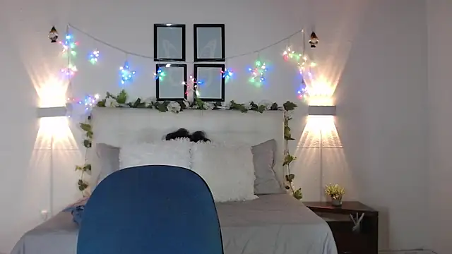 Megan 05  online show from April 20, 2026, 7:04 pm