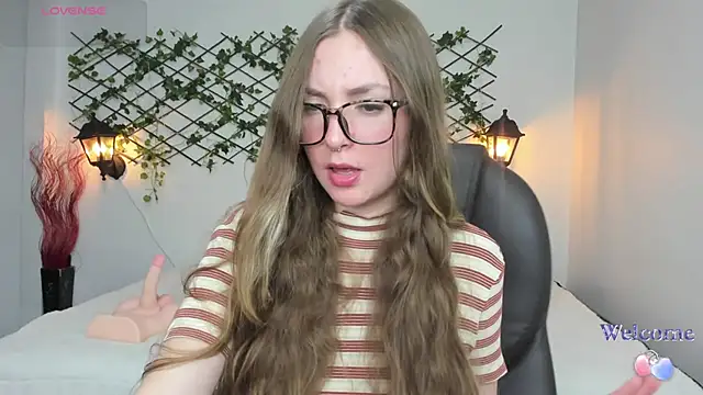 velvet  moon online show from April 23, 2026, 12:12 am