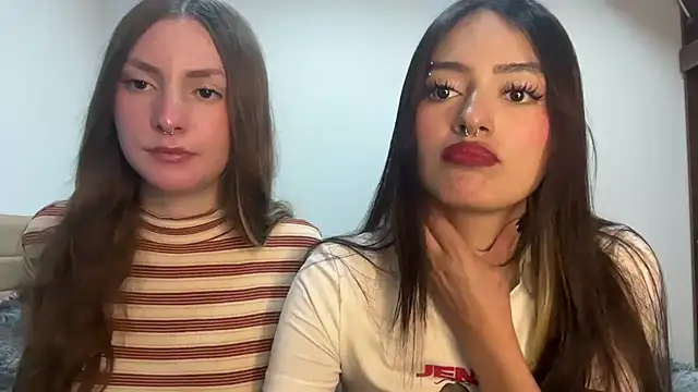 velvet  moon online show from April 26, 2026, 3:37 am