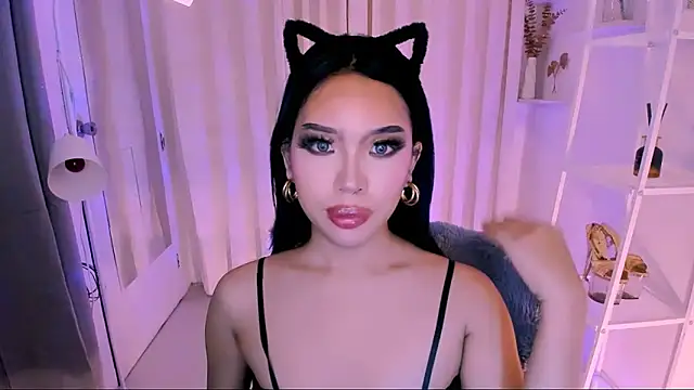 MS LUNA online show from October 9, 2025, 1:14 am