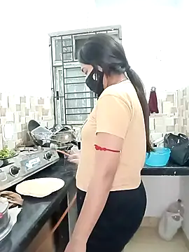 Snapshot of Snehabeauti chatting on April 8, 2026, 2:17 pm Snehabeauti online show from April 8, 2026, 2:17 pm