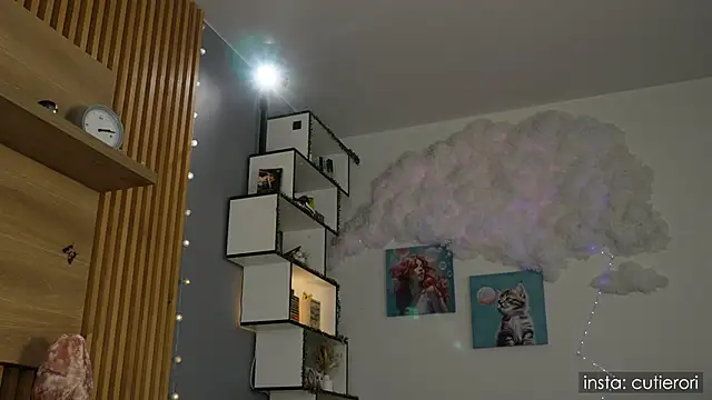 cutierori online show from October 3, 2025, 4:09 am