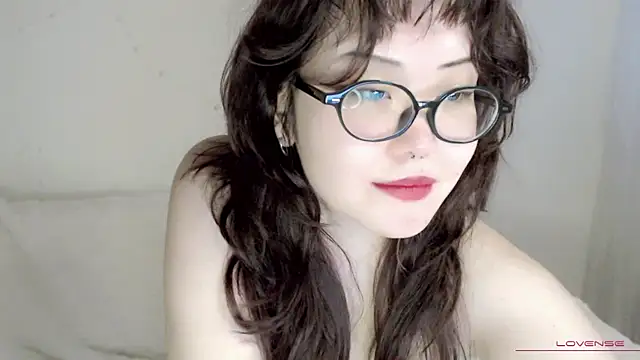 Snapshot of tsunade_chan chatting on December 19, 2025, 4:41 am tsunade chan online show from December 19, 2025, 4:41 am