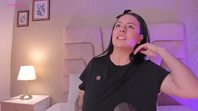 angelica cross  online show from April 21, 2026, 8:12 pm