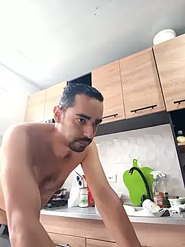 stivenlujan69 online show from January 13, 2026, 6:02 pm