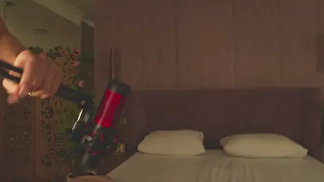 AdoraCortes online show from April 17, 2026, 5:10 am