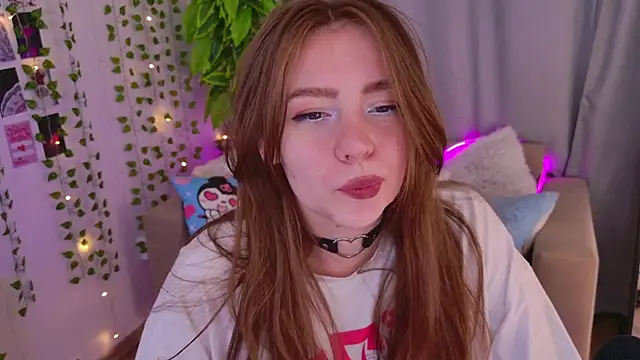 Moon  Bunny online show from September 11, 2025, 3:34 pm