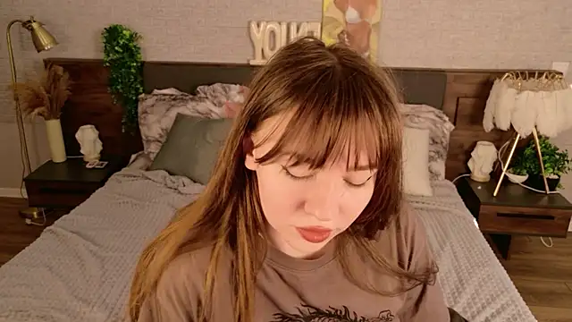 Snapshot of Moon__Bunny chatting on May 9, 2026, 1:27 pm Moon Bunny online show from May 9, 2026, 1:27 pm