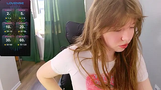 Snapshot of Moon__Bunny chatting on June 19, 2026, 3:27 pm Moon Bunny online show from June 19, 2026, 3:27 pm