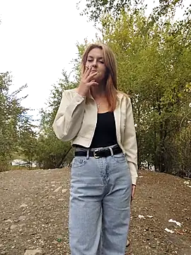 YOOUR EVAA online show from September 20, 2025, 5:30 am