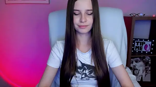 LuxMaya online show from April 23, 2026, 12:29 pm