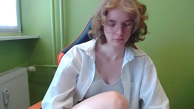 Snapshot of juicyPenny chatting on May 5, 2026, 6:21 am juicyPenny online show from May 5, 2026, 6:21 am