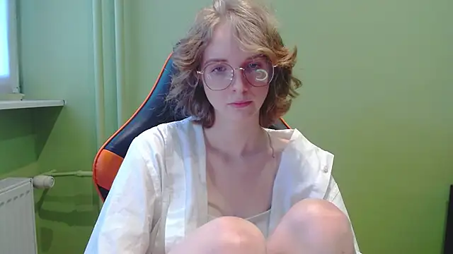 Snapshot of juicyPenny chatting on May 13, 2026, 6:33 am juicyPenny online show from May 13, 2026, 6:33 am