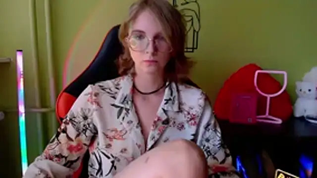 Snapshot of juicyPenny chatting on June 8, 2026, 4:40 pm juicyPenny online show from June 8, 2026, 4:40 pm