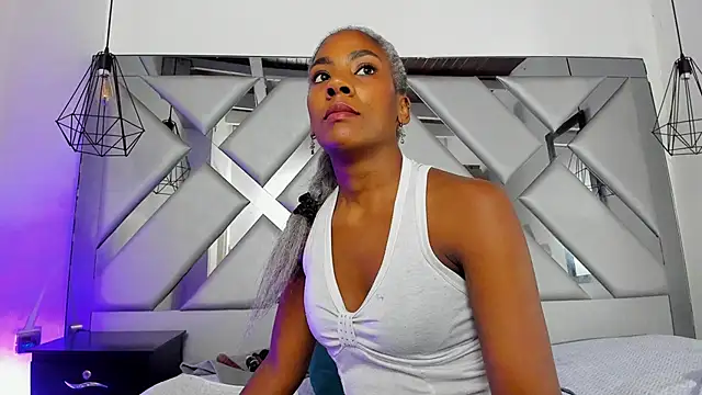 Lorenn Hill online show from November 14, 2025, 12:59 pm