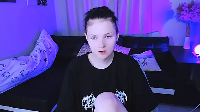 Leila xxBaby online show from November 27, 2025, 1:35 pm