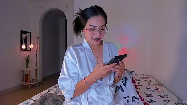 latingabby online show from September 15, 2025, 8:42 pm